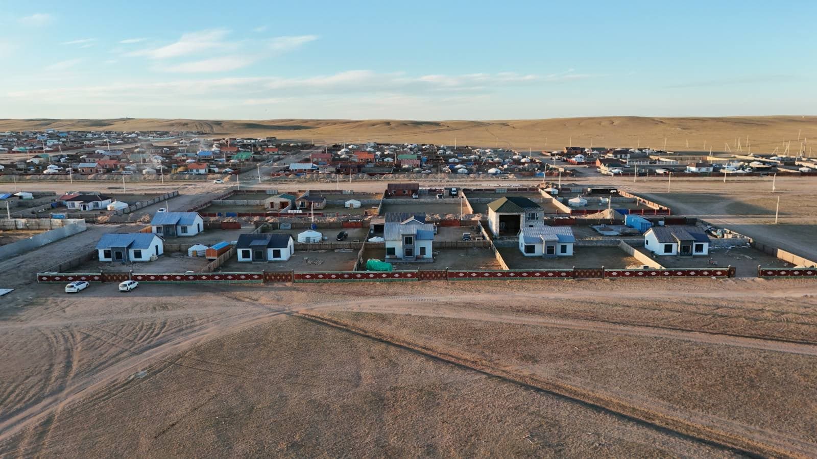 БАЯНДЭЛГЭР  СУМЫН БҮХ ТӨРИЙН ҮЙЛЧИЛГЭЭНИЙ БАРИЛГУУД ҮЕЭ ӨНГӨРӨӨЖЭЭ